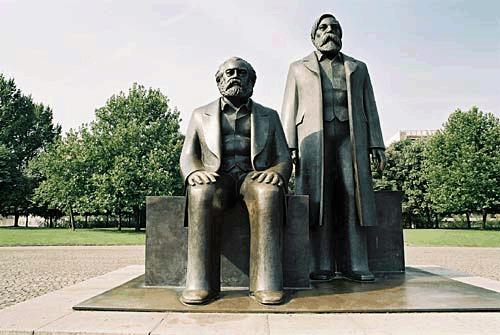 http://www.newmanchesterwalks.com/wp-content/uploads/2010/08/Engels-Marx-1.jpg